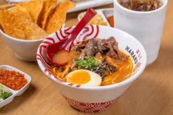 Nikmati Menu Favorit di Haraku Ramen: Ramen Halal dengan Kuah Kental yang Menggugah Selera